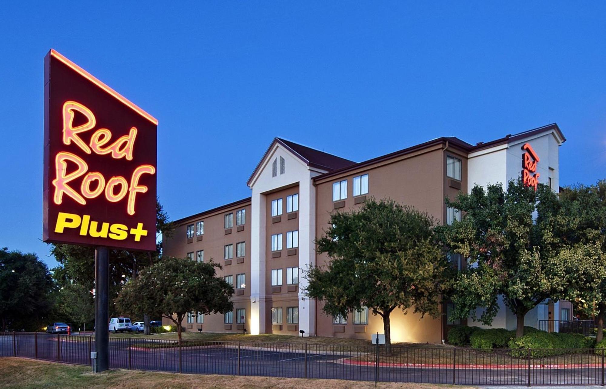 Hotel Red Roof Plus+ South Austin